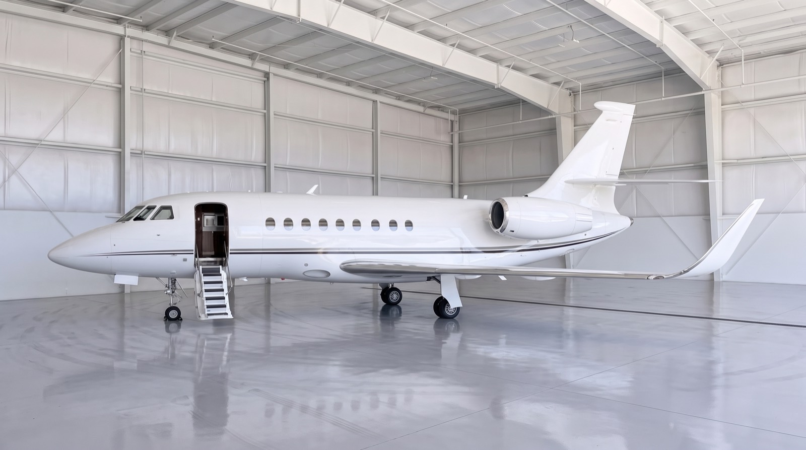Falcon 2000LXS, Aussenansicht